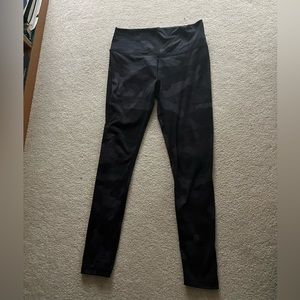 Glyder Black Gray Camo 7/8 Leggings Size Medium